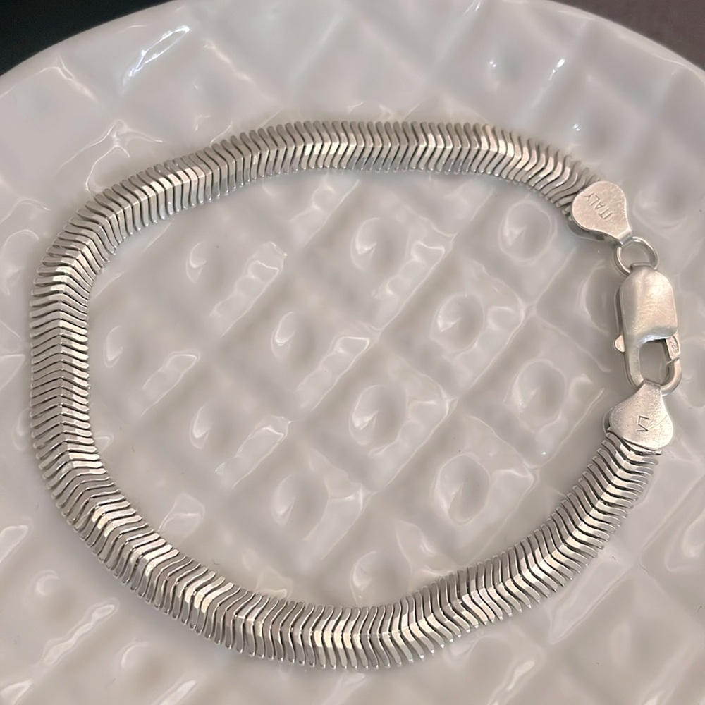LA 925 Italy sterling silver herringbone flexible Bracelet 10.6g
